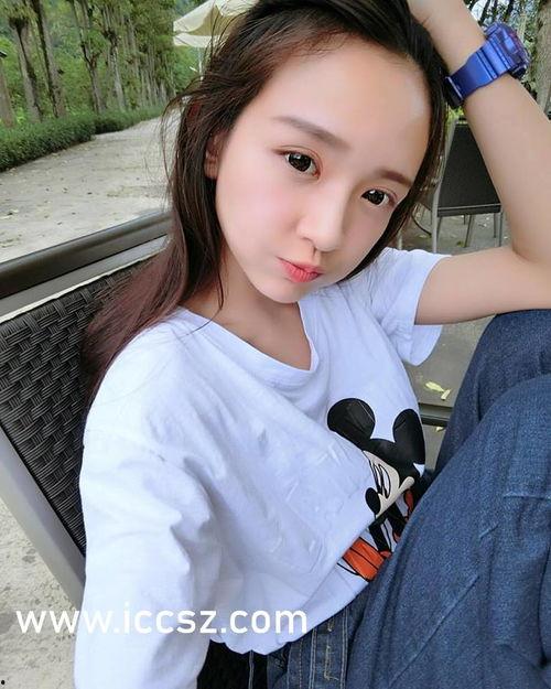 吃瓜女网红是男的,吃瓜女网红竟是男性身份,真相令人惊讶 第2张 吃瓜女网红是男的,吃瓜女网红竟是男性身份,真相令人惊讶 第2张